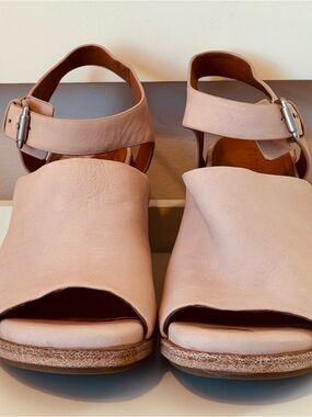 Kenneth Cole Gentle Souls All Leather 3” Wedge Sandals Size 8M Comfort Plus!